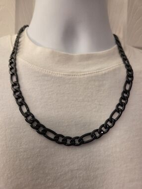 22" BLACK FIGURO NECKLACE
